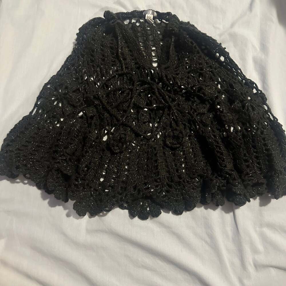 Vintage Black Metallic Shimmer Y2K Crochet Capelet Shawl with Flower Detail - Picture 2 of 7